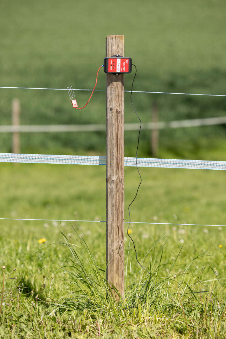 AKO Smart Satellite Zaun- und Batterieprüfer